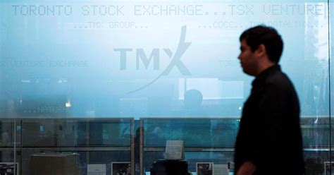 TSX ekes out small gain despite energy losses as price of oil falls; U.S. markets up